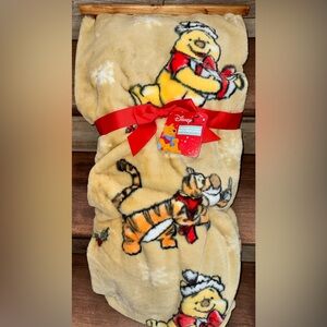 Cute 🥰 Disney Winnie the Pooh Christmas Blanket FAUX RABBIT FUR THROW 50” x 70”